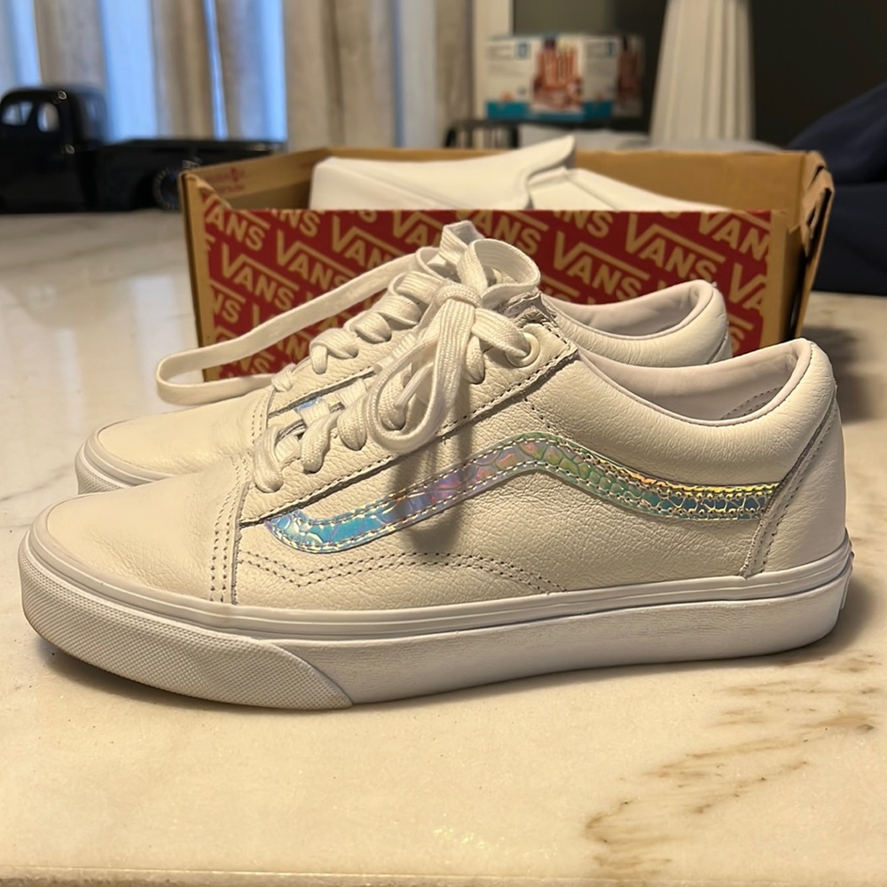 Vans Leather Old Skool white sneakers